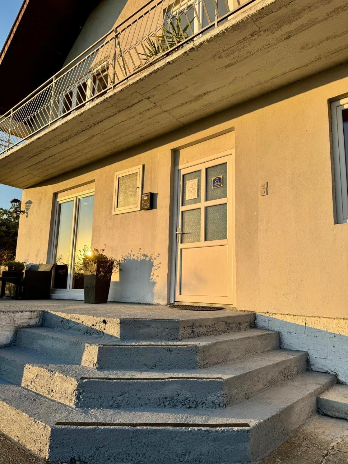 Ferienwohnung Mala Oaza Čačak Exterior foto